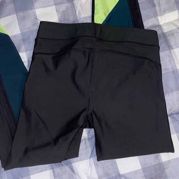 UA womans compression Capri Small - Picture 4 of 4